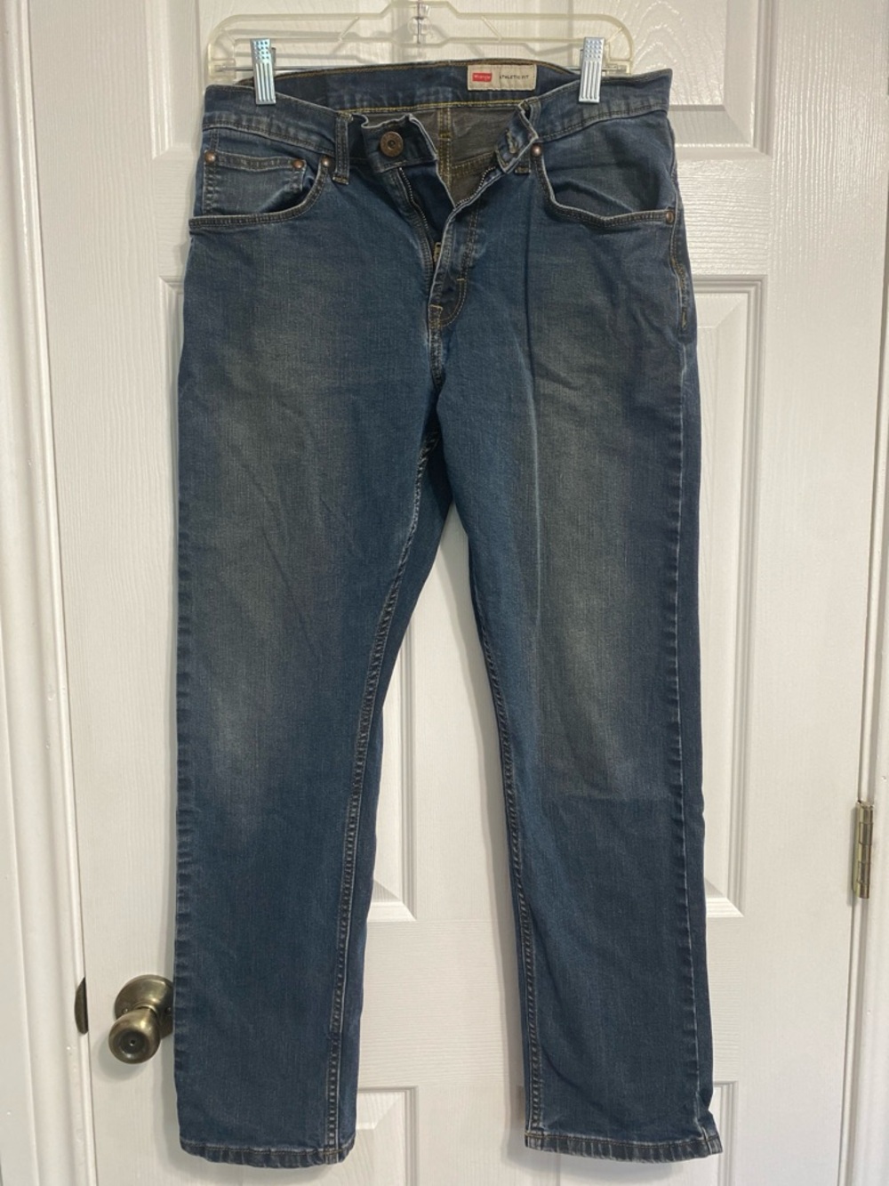 Wrangler Straight-Leg Jeans in Medium Blue